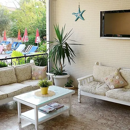 Bronze ベッド・アンド・ブレックファスト オルデニズ