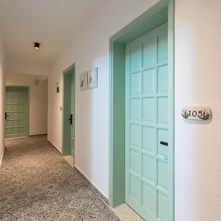 ベッド・アンド・ブレックファスト Bronze オルデニズ